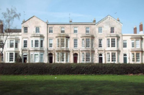 Central Cheltenham, Regency Apartment with PARKING, Cavalier Suite - Sleeps 6
